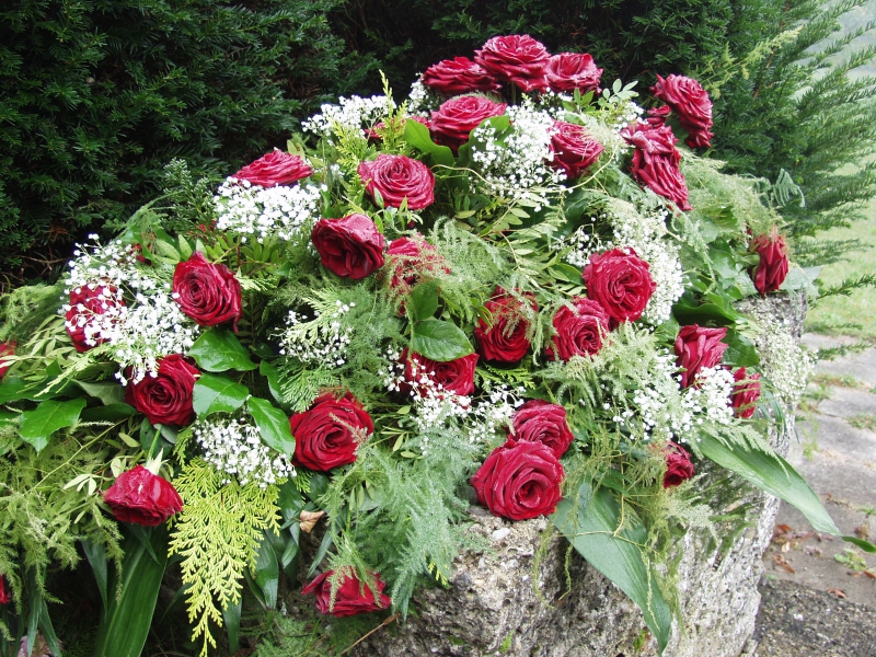 funeraire-MONTAUROUX-min_roses-61203